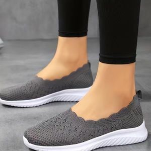 Womens Size 7.5 Slip On Crochet Knit Flats